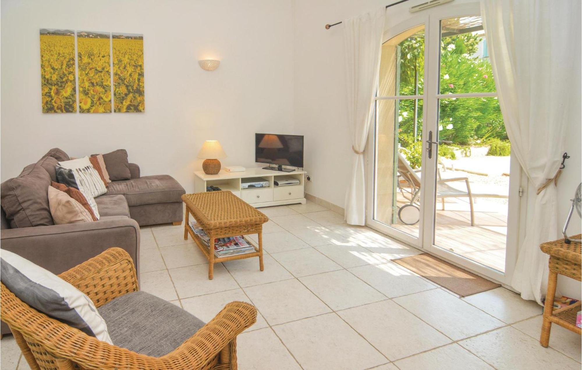 3 Bedroom Cozy Home In Saint Remy De Provence ภายนอก รูปภาพ