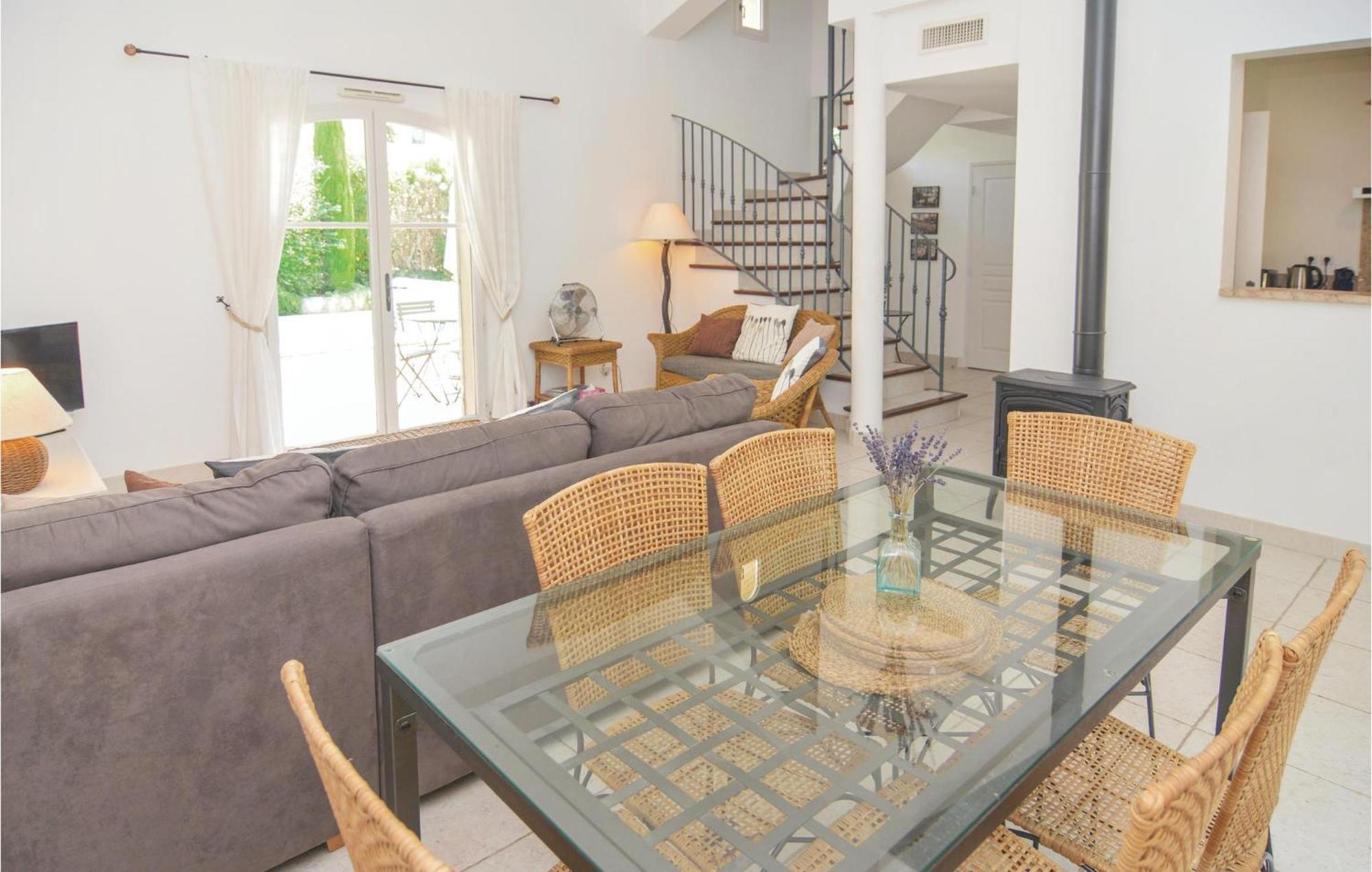 3 Bedroom Cozy Home In Saint Remy De Provence ภายนอก รูปภาพ